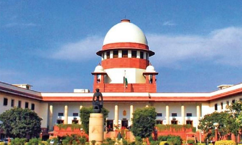 മനുഷ്യരുടെ ജീവൻവെച്ച് രാഷ്ട്രീയം കളിക്കാനുള്ള സമയമല്ലിത്; ഡല്ഹി സര്ക്കാരിനോട് സുപ്രീം കോടതി മനുഷ്യരുടെ ജീവൻവെച്ച് രാഷ്ട്രീയം കളിക്കാനുള്ള സമയമല്ലിത്; ഡല്ഹി സര്ക്കാരിനോട് സുപ്രീം കോടതി