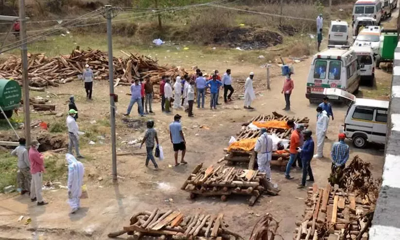 അന്ത്യയാത്രയിലും ശ്വാസംമുട്ടി ഡൽഹി അന്ത്യയാത്രയിലും ശ്വാസംമുട്ടി ഡൽഹി