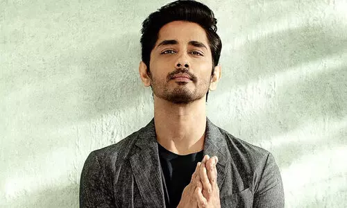 ജനങ്ങൾക്കുള്ള വാക്​സിൻ എവിടെ..? ചോദ്യ ശരങ്ങളുമായി കേന്ദ്ര സർക്കാരിനെ വിടാതെ സിദ്ധാർഥ്​