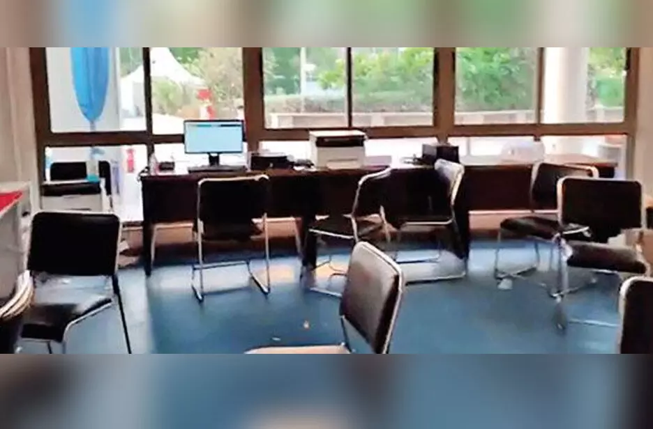 ഗുജറാത്ത് കോവിഡ് ആശുപത്രിയിൽ അതിക്രമം: 104 എം.ബി.ബി.എസ് വിദ്യാർഥികൾ ജോലി ഉപേക്ഷിച്ചു ഗുജറാത്ത് കോവിഡ് ആശുപത്രിയിൽ അതിക്രമം: 104 എം.ബി.ബി.എസ് വിദ്യാർഥികൾ ജോലി ഉപേക്ഷിച്ചു