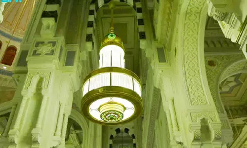 മസ്ജിദുൽ ഹറമിനെ പ്രകാശമാനമാക്കാൻ 1,20,000 ലൈറ്റിങ് യൂനിറ്റുകൾ മസ്ജിദുൽ ഹറമിനെ പ്രകാശമാനമാക്കാൻ 1,20,000 ലൈറ്റിങ് യൂനിറ്റുകൾ