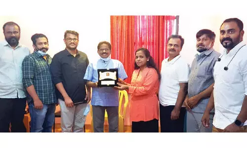 സി​ന്ധു ഗോ​പാ​ല​കൃ​ഷ്ണ​ന് യാ​ത്ര​യ​യ​പ്പ് ന​ൽ​കി