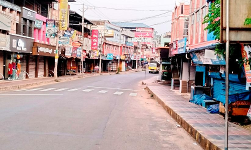 കോ​വി​ഡ് നി​യ​ന്ത്ര​ണം; വി​ജ​ന​മാ​യി തെ​രു​വു​ക​ൾ