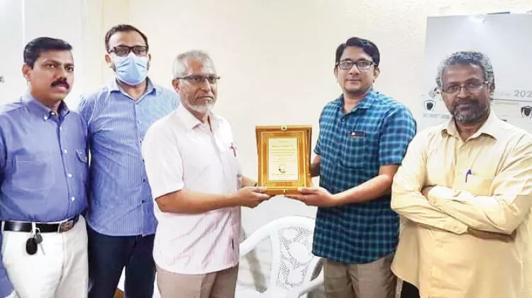 ഹി​ദാ​യ​ത്തു​ല്ല​ക്ക് വെ​ൽ​ഫെ​യ​ർ കേ​ര​ള കു​വൈ​ത്ത്​ യാ​ത്ര​യ​യ​പ്പ്​ ന​ൽ​കി