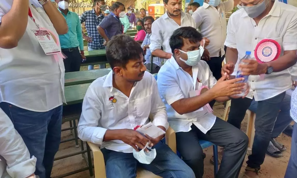 തമിഴ്​നാട്ടിൽ ഡി.എം.കെ ചെപ്പോക്ക്​ സ്​ഥാനാർഥി... ... ബംഗാളിൽ​ തൃണമൂൽ, നന്ദിഗ്രാമിൽ മമതക്ക്​ തോൽവി; ത​മി​ഴ​കത്ത്​ സ്​റ്റാലിൻ