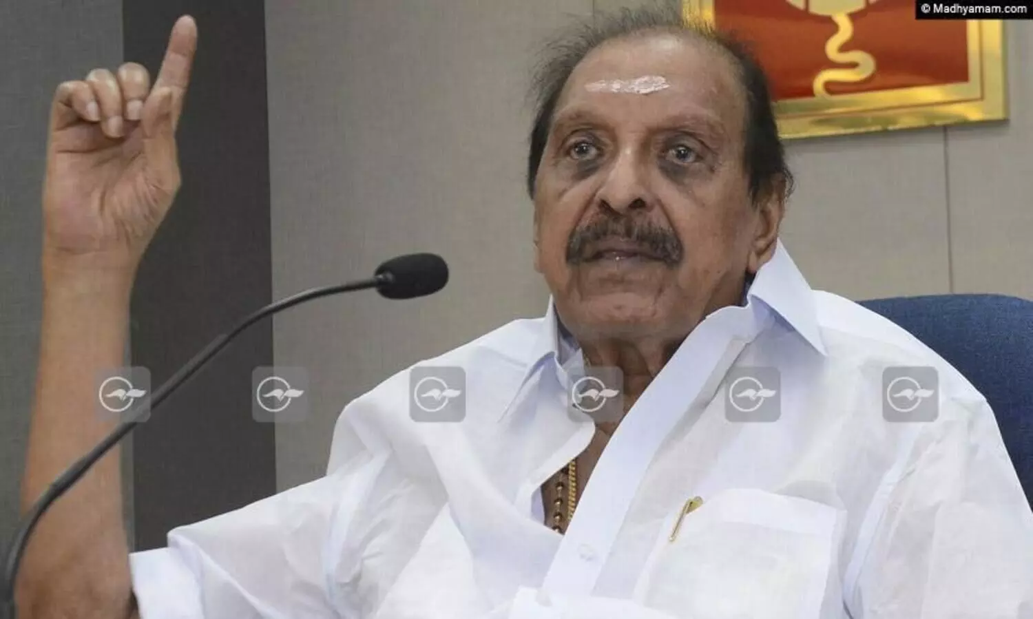 മുന്നാക്ക ചെയർമാൻ ഇടത്തും വലത്തും