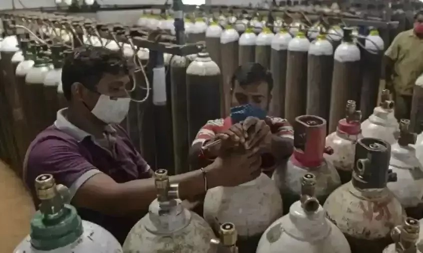 ഡൽഹിക്ക്​ ഇന്ന്​ രാത്രിയോ​െട ഒാക്​സിജൻ എത്തിക്കണം, കേന്ദ്രത്തിന്​ താക്കീതുമായി സുപ്രീം​ കോടതി