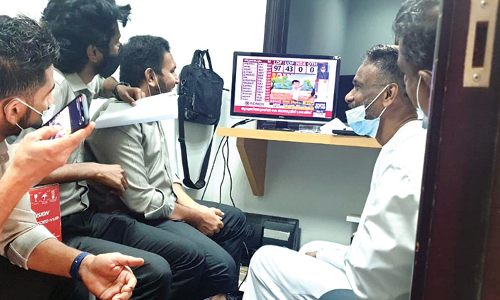 വാ​ദ​പ്ര​തി​വാ​ദം തു​ട​രു​ന്നു, പ്ര​വാ​സി​ക്ഷേ​മ​ത്തി​ൽ ആ​ർ​ക്കു​മി​ല്ല എ​തി​ര​ഭി​പ്രാ​യം