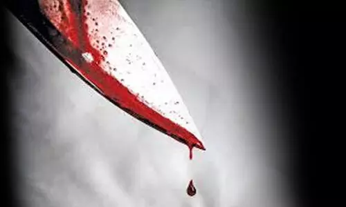 പാർട്ടിയുടെ വിജയത്തിൽ നാവ് മുറിച്ച് ക്ഷേത്രത്തിൽ സമർപ്പിച്ച് ഡി.എം.കെ പ്രവർത്തക