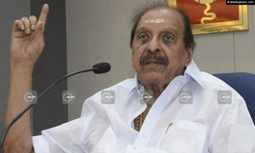 മുന്നാക്ക ചെയർമാൻ ഇടത്തും വലത്തും