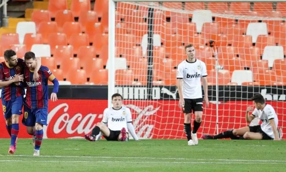 രണ്ടുവട്ടം മെസ്സി; വലൻസിയയെ വീഴ്ത്തി ബാഴ്സ- ലാ ലിഗ ചാമ്പ്യൻപട്ടം ആരും കൊണ്ടുപോകാം രണ്ടുവട്ടം മെസ്സി; വലൻസിയയെ വീഴ്ത്തി ബാഴ്സ- ലാ ലിഗ ചാമ്പ്യൻപട്ടം ആരും കൊണ്ടുപോകാം