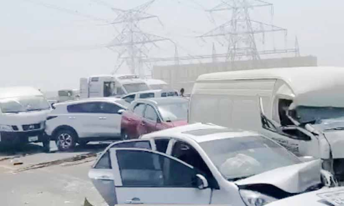 പൊടിക്കാറ്റ്​: 34 വാഹനങ്ങൾ കൂട്ടിയിടിച്ചു നാലു​ പേർക്ക്​ പരിക്കേറ്റു