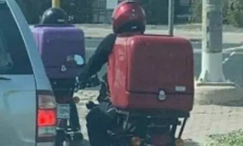 അ​പ​ക​ട​മേ​റു​ന്നു; നോ​മ്പു​തു​റ സ​മ​യ​ത്ത്​ ഡെ​ലി​വ​റി ബോ​യ്​​സി​െൻറ മ​ര​ണ​പ്പാ​ച്ചി​ൽ