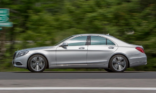 പണമിടപാട്​ തർക്കം: അച്ഛനും മകനും ചേർന്ന്​ ​യുവാവിനെ ബെൻസ്​ കാറിൽ 250 മീറ്ററോളം വലിച്ചിഴച്ചു