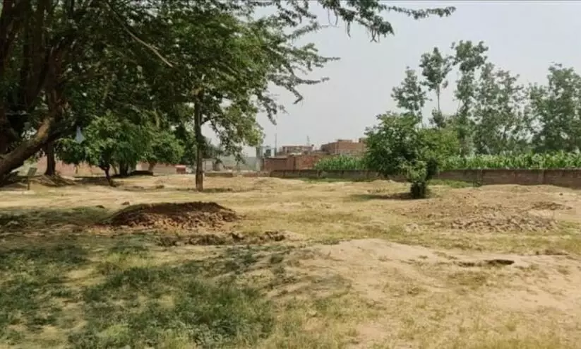 A burial site with fresh graves in the Shahjahanpur kasba