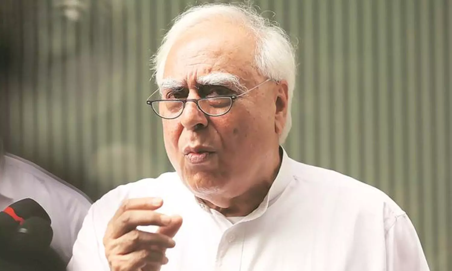 കോണ്‍ഗ്രസിന്റെ തോല്‍വി നേതൃത്വം പരിശോധിക്കണം -കപില്‍ സിബല്‍