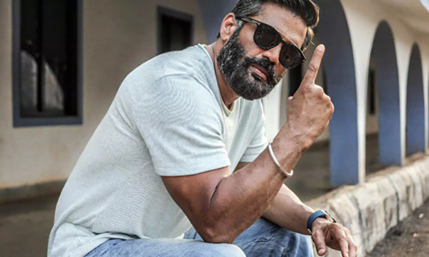 ഇന്ന്​ ഭരണാധികാരികൾ നമ്മെ ഓക്സിജനും ബെഡിനും വേണ്ടി നാട്​ നീളെ ഓടിക്കുന്നു; മറക്കരുതെന്ന്​ സുനിൽ ഷെട്ടി