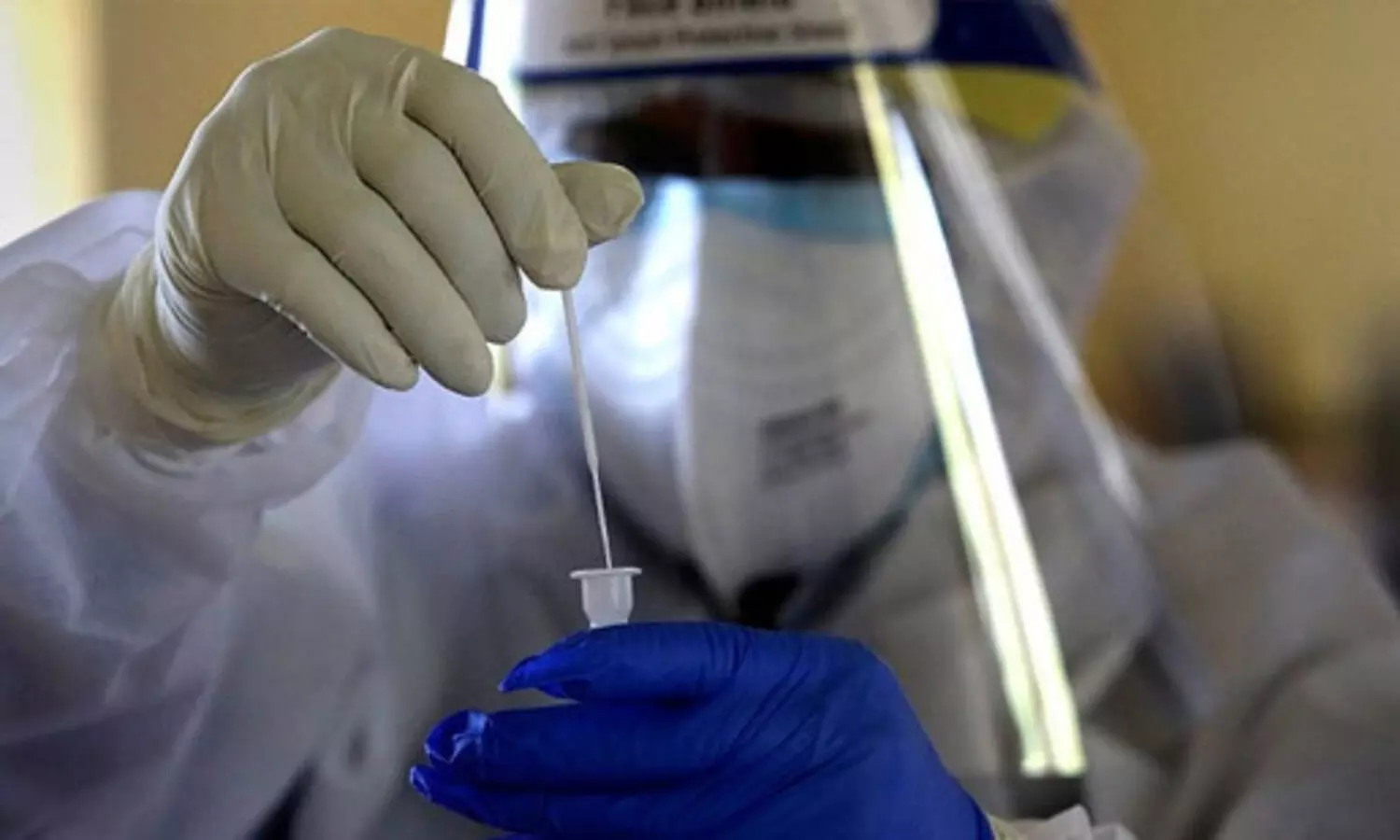 കോവിഡ്​: സ്വകാര്യ ആശുപത്രികളുടെ പകൽക്കൊള്ളക്കെതിരെ  ഹൈകോടതി; അ​​മി​​ത ന​​ഴ്സി​​ങ്​ ചാ​​ർ​​ജും ക​​ൺ​​സ​​ൾ​​ട്ടി​​ങ്​ ഫീ​​സും നി​​യ​​ന്ത്രി​​ക്ക​​ണം