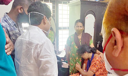 t siddiq visits killed jawans home