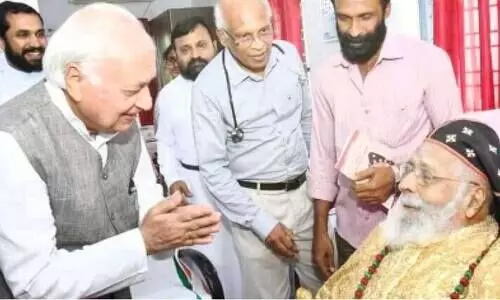 Philipose Mar Chrysostom Mar Thoma with Governer