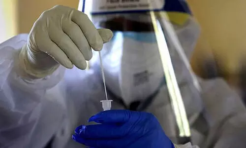 കോവിഡ്​: സ്വകാര്യ ആശുപത്രികളുടെ പകൽക്കൊള്ളക്കെതിരെ  ഹൈകോടതി; അ​​മി​​ത ന​​ഴ്സി​​ങ്​ ചാ​​ർ​​ജും ക​​ൺ​​സ​​ൾ​​ട്ടി​​ങ്​ ഫീ​​സും നി​​യ​​ന്ത്രി​​ക്ക​​ണം