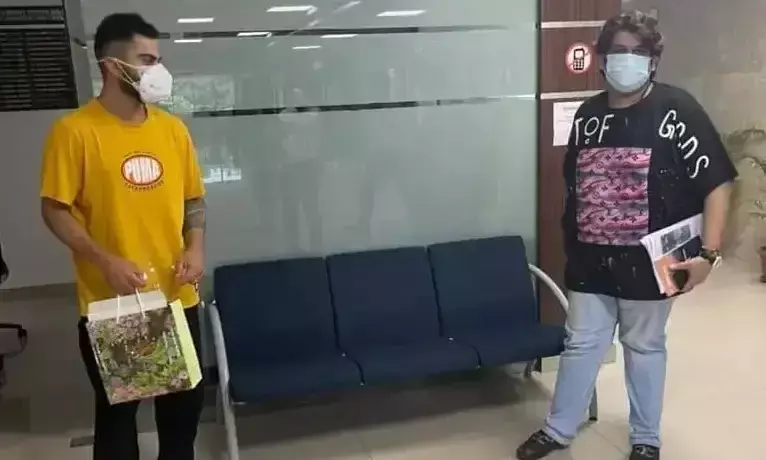 ഐ.പി.എൽ നിർത്തിയപ്പോൾ കോവിഡ്​ രക്ഷാദൗത്യവുമായി കോഹ്​ലി മുംബൈയിൽ; കൈയടിച്ച്​ സമൂഹ മാധ്യമങ്ങൾ