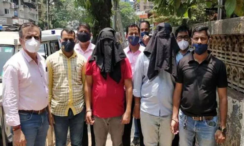 21 കോടി വില വരുന്ന ഏഴ് കിലോ യുറേനിയം വിൽക്കാൻ ശ്രമിച്ച രണ്ടു പേർ അറസ്റ്റിൽ 21 കോടി വില വരുന്ന ഏഴ് കിലോ യുറേനിയം വിൽക്കാൻ ശ്രമിച്ച രണ്ടു പേർ അറസ്റ്റിൽ