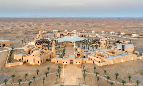 മണല്‍ മടക്കുകള്‍ക്കിടയില്‍  ബദായറിൻെറ സ്വര്‍ണ തിളക്കം