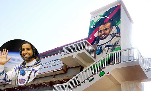 ഹ​സ്സ അ​ല്‍ മ​ൻ​സൂ​രിയു​ടെ ചി​ത്രം ആ​ലേ​ഖ​നം ചെ​യ്ത ന​ട​പ്പാ​ലം