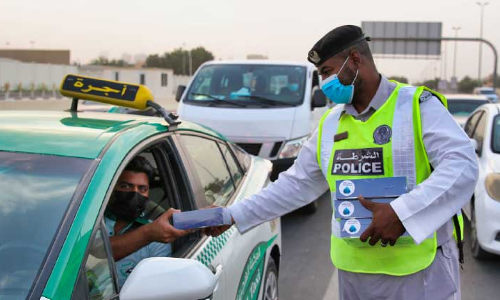യാ​ത്ര​ക്കാ​ര്‍ക്ക് ഇ​ഫ്താ​ര്‍ കി​റ്റൊ​രു​ക്കി അ​ജ്മാ​ന്‍ പൊ​ലീ​സ്
