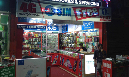 അവശ്യ സർവിസല്ല; മൊബൈൽ കടകൾ അടച്ചപ്പോൾ ശ്വാസംമുട്ടി ജനം