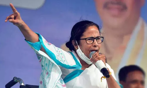 കേന്ദ്ര സര്‍ക്കാര്‍ ഓക്‌സിജന്‍ വഴിതിരിച്ച് വിട്ട് മറ്റു സംസ്ഥാനങ്ങള്‍ക്ക് നല്‍കുന്നു -മമത