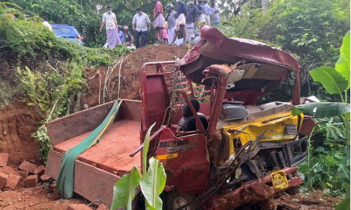 ചെങ്കൽ ലോറി മറിഞ്ഞ് ഡ്രൈവർ മരിച്ചു