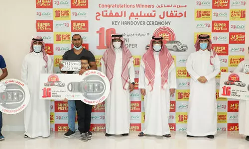 ലുലു സൂപ്പർ ഫെസ്റ്റ് വിജയികൾക്ക് 16 മിനി കൂപ്പർ കാറുകൾ വിതരണം ചെയ്തു