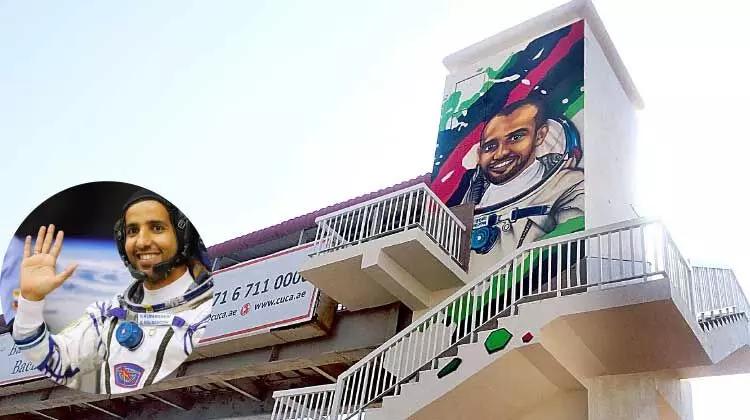 ഹ​സ്സ അ​ല്‍ മ​ൻ​സൂ​രിയു​ടെ ചി​ത്രം ആ​ലേ​ഖ​നം ചെ​യ്ത ന​ട​പ്പാ​ലം