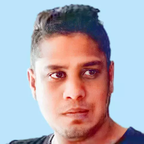 ഭാ​ര്യ​യെ കു​ത്തി​പ്പ​രി​ക്കേ​ൽ​പി​ച്ച ശേ​ഷം യു​വാ​വ് തൂ​ങ്ങി മ​രി​ച്ചു