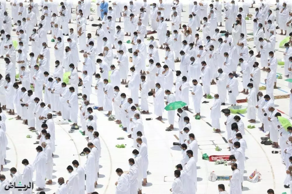 റമദാനിലെ അവസാന ജുമുഅ; ഇരുഹറമുകളിൽ പതിനായിരങ്ങൾ നമസ്കാരത്തിനെത്തി റമദാനിലെ അവസാന ജുമുഅ; ഇരുഹറമുകളിൽ പതിനായിരങ്ങൾ നമസ്കാരത്തിനെത്തി