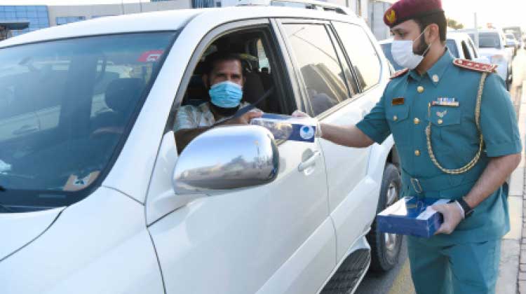 1200 ഭക്ഷണപ്പൊതികള് വിതരണം ചെയ്ത് റാക് പൊലീസ് 1200 ഭക്ഷണപ്പൊതികള് വിതരണം ചെയ്ത് റാക് പൊലീസ്