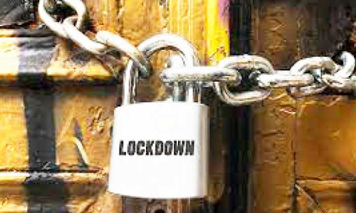 വി​ല​ക്ക്​ ലം​ഘി​ച്ച്​ മാ​ർ​ക്ക​റ്റു​ക​ളി​ൽ ആ​ൾ​ക്കൂ​ട്ടം