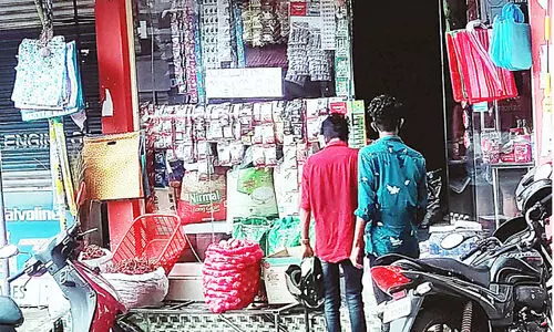 പ്രതിസന്ധി മറികടക്കാൻ വഴിതേടി വ്യാപാരികൾ