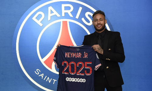 ബാഴ്​സലോണയിലേക്കില്ല; നെയ്​മർ പി.എസ്​.ജിയുമായുള്ള കരാർ നീട്ടി