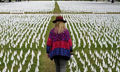 32 ലക്ഷം പേരല്ല 70 ലക്ഷം പേരാണ്​ കോവിഡിൽ മരിച്ചതെന്ന്​ പഠനം; അമേരിക്കയിൽ ഒമ്പത്​ ലക്ഷം പേർക്ക്​ ജീവൻ നഷ്​ടമായെന്നും