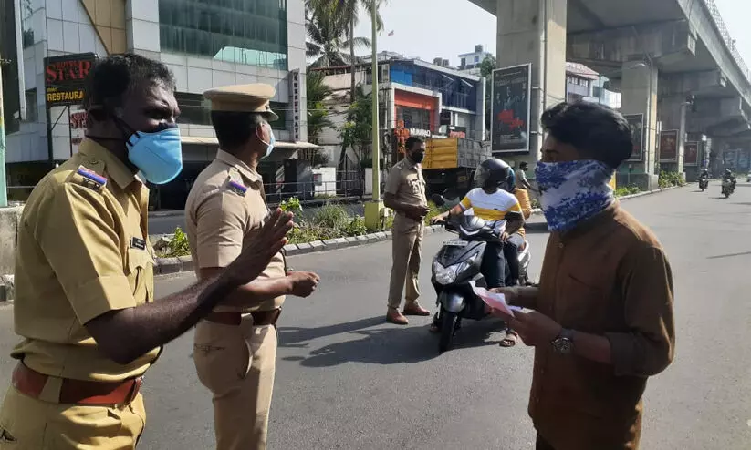 ലോക്​ഡൗൺ തുടങ്ങി; റോഡുകളിൽ കർശന പരിശോധന