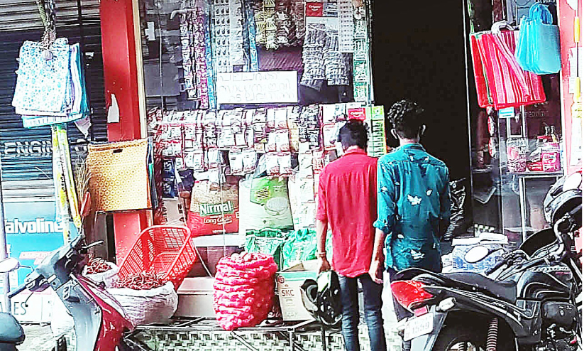 പ്രതിസന്ധി മറികടക്കാൻ വഴിതേടി വ്യാപാരികൾ പ്രതിസന്ധി മറികടക്കാൻ വഴിതേടി വ്യാപാരികൾ