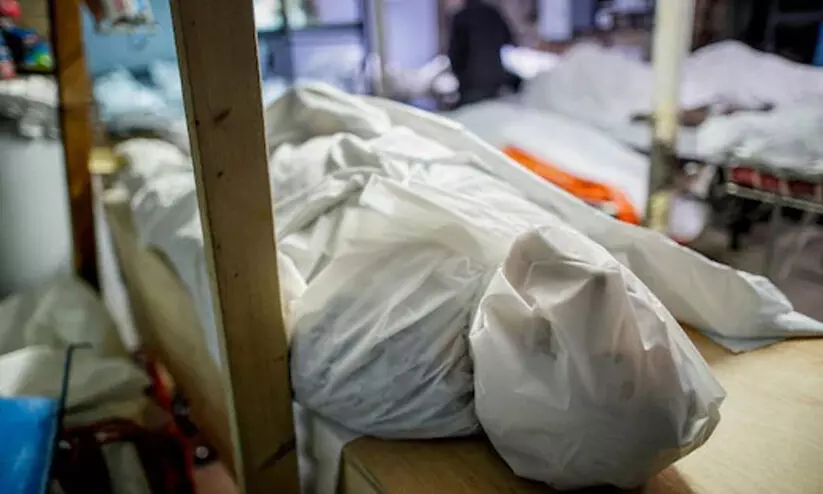 സുരക്ഷാ മാനദണ്ഡങ്ങൾ പാലിക്കാതെ കോവിഡ് ബാധിതന്റെ സംസ്കാര ചടങ്ങ്; പങ്കെടുത്ത 21 പേർ കോവിഡ് ബാധിച്ച് മരിച്ചു സുരക്ഷാ മാനദണ്ഡങ്ങൾ പാലിക്കാതെ കോവിഡ് ബാധിതന്റെ സംസ്കാര ചടങ്ങ്; പങ്കെടുത്ത 21 പേർ കോവിഡ് ബാധിച്ച് മരിച്ചു