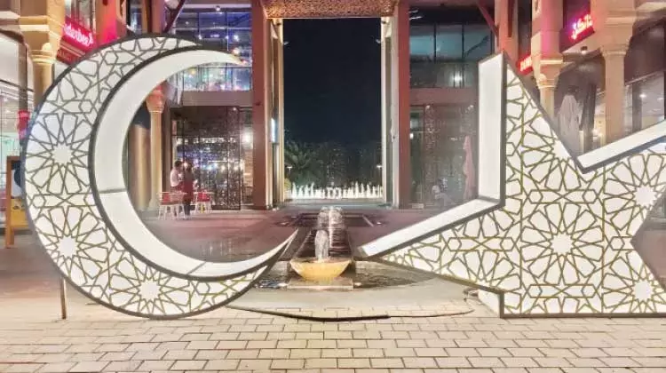 പെ​രു​ന്നാ​ള്‍ മൊ​ഞ്ച​ണി​ഞ്ഞ് വി​പ​ണി​ക​ള്‍