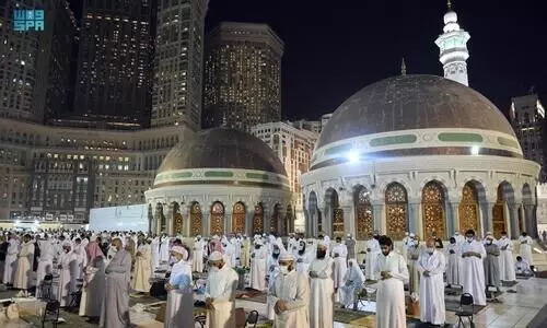 റമദാനിലെ 27ാം രാവ്; ഇരു ഹറമുകളും പ്രാർഥനാമുഖരിതമായി