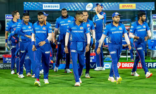 മുഴുവൻ വിദേശതാരങ്ങളെയും ചാർ​േട്ടഡ്​ വിമാനത്തിൽ നാട്ടിലെത്തിച്ച്​ മുംബൈ ഇന്ത്യൻസ്​