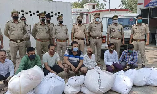 സാരിയും കുർത്തയുമടക്കം മൃതദേഹങ്ങളുടെ വസ്​ത്രങ്ങൾ ശ്​മശാനങ്ങളിൽ നിന്ന്​ മോഷ്​ടിച്ച്​ വിൽക്കുന്ന സംഘം പിടിയിൽ