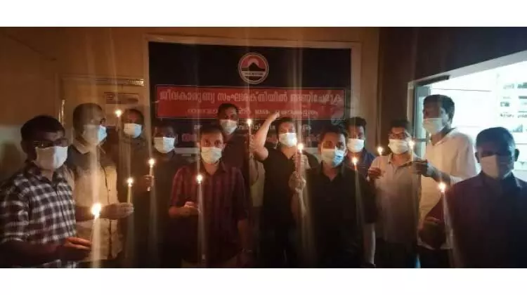 വിജയദീപം തെളിച്ചും മധുരം വിളമ്പിയും വിജയമാഘോഷിച്ച് യാംബു നവോദയ വിജയദീപം തെളിച്ചും മധുരം വിളമ്പിയും വിജയമാഘോഷിച്ച് യാംബു നവോദയ